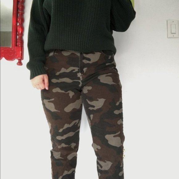 NWOT AEO CAMO MOM JEAN CORDUROY PANTS - PLUS SIZE 24R - Picture 1 of 9
